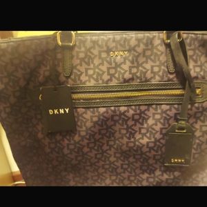 Dkny purse